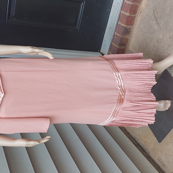 Gown - Picture 3 of 11